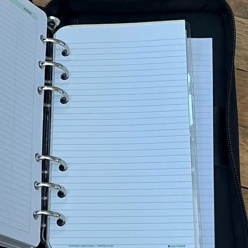 Day Timer Organizer Black Binder Zip-Around 8.5